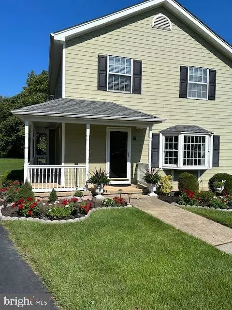 8 Eaton Pl, Hopewell, NJ 08525
