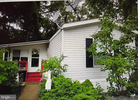18 South Dr, East Windsor, NJ 08520