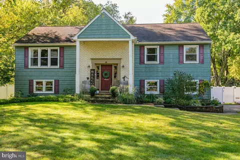 12 Holder Dr, Ewing, NJ 08628