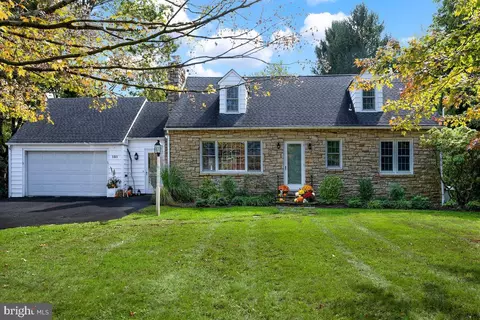 121 W Broad St, Hopewell, NJ 08525
