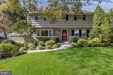 28 Forester Dr, Princeton, NJ 08540