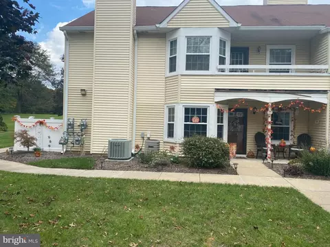 13 Dennis Ct, Hightstown, NJ 08520