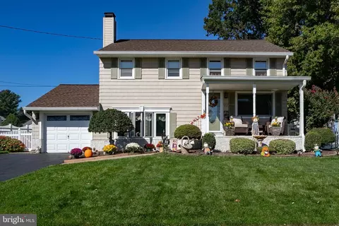 22 Kerr Dr, Hamilton, NJ 08610