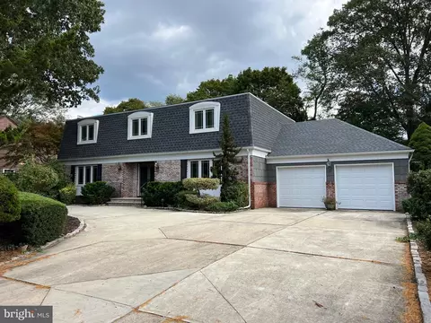8 Woodfield Ln, Lawrenceville, NJ 08648