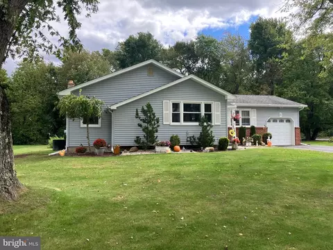 11 Melody Ct, Hamilton, NJ 08691