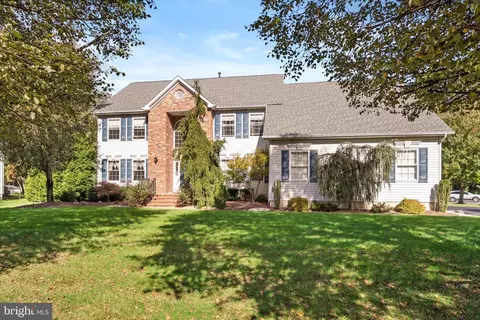 27 Annie Ln, Robbinsville, NJ 08691