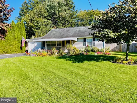 12 Dixfield Ave, Ewing, NJ 08618