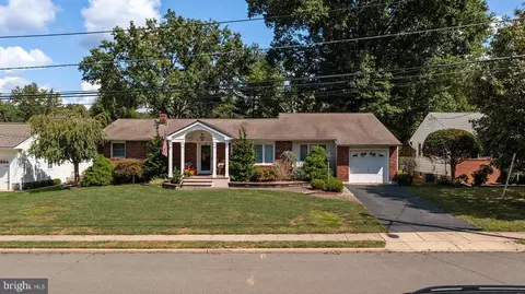 26 Pintinalli Dr, Hamilton, NJ 08619