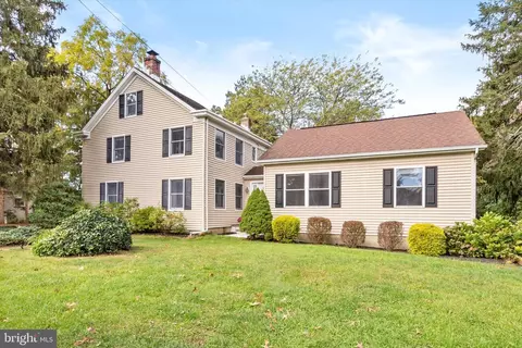 29 Holmes Ave, Hamilton, NJ 08610