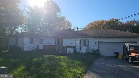 892 Old York Rd, Hightstown, NJ 08520