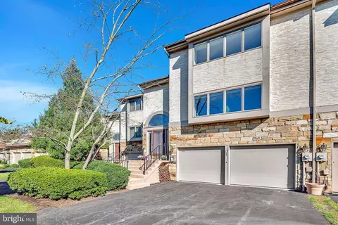 45 Woodmont, Lawrenceville, NJ 08648