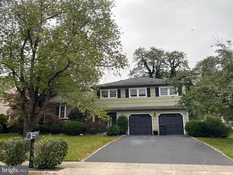 21 Guilford Ln, Hamilton, NJ 08619