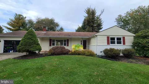 51 Bayberry Rd, Trenton, NJ 08618