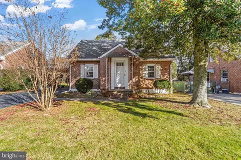 225 Maxwell Dr, Hamilton, NJ 08610