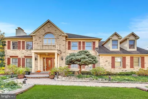 5 Stuart Ln W, Princeton Junction, NJ 08550