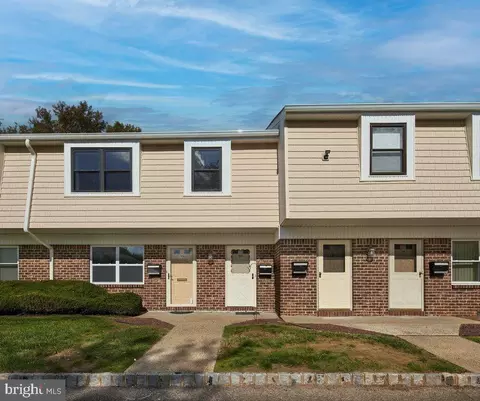 1413 Silver Ct, Hamilton, NJ 08690
