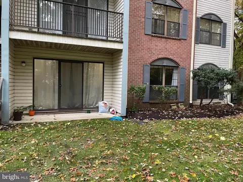 27 Kite Ct, Lawrenceville, NJ 08648