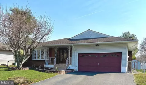 7 Scobey Ln, Hamilton, NJ 08610