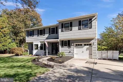 12 Hope Valley Dr, Cranbury, NJ 08512