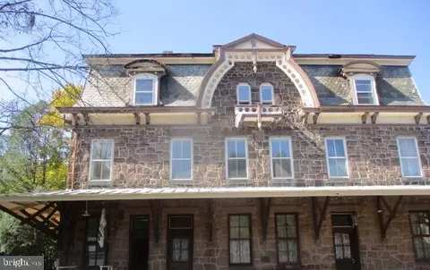 18 Railroad Pl, Pennington, NJ 08534