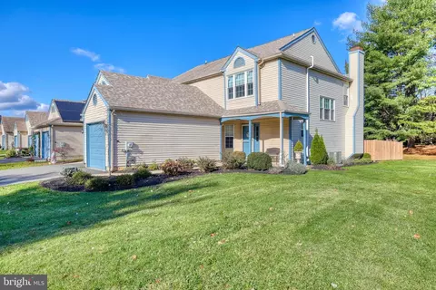 49 Willow Bend Dr, Hamilton, NJ 08690