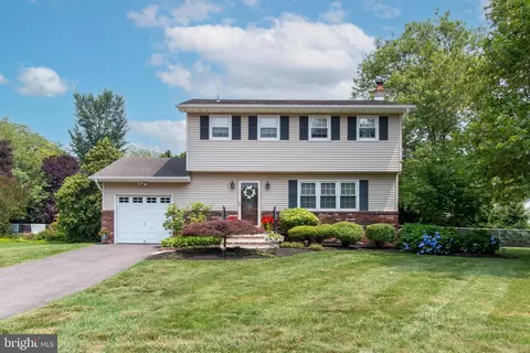 1 Spruce Ct, Trenton, NJ 08610