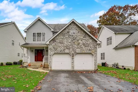 70 Canal View Dr, Lawrenceville, NJ 08648