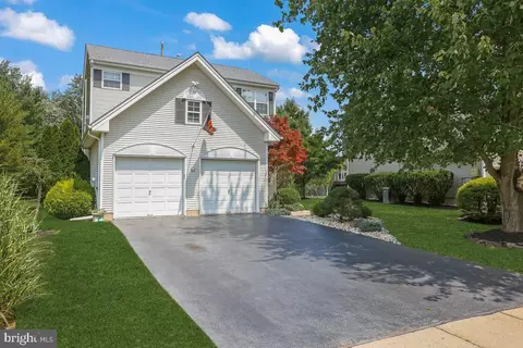 60 Manley Rd, Pennington, NJ 08534