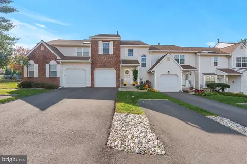 3 Revere Ct, Ewing, NJ 08628