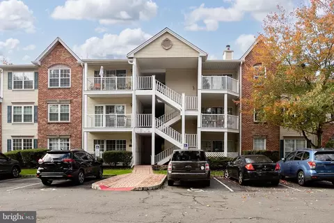 34 Chambord Ct, Hamilton, NJ 08619