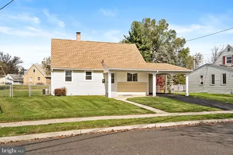 18 Albemarle Rd, Hamilton, NJ 08690