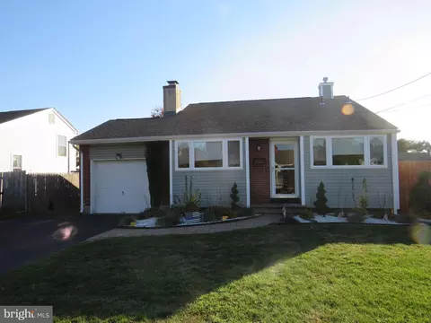6 Hastings Rd, Hamilton, NJ 08620