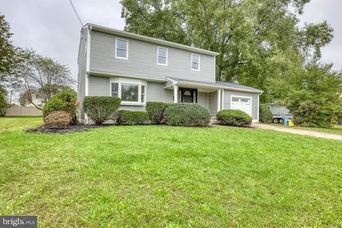 17 Misty Pine Ln, Hamilton, NJ 08690