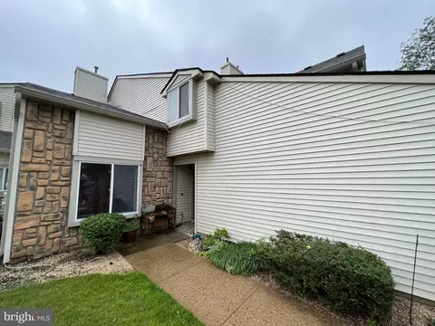 113 Chatham Ct, Hightstown, NJ 08520