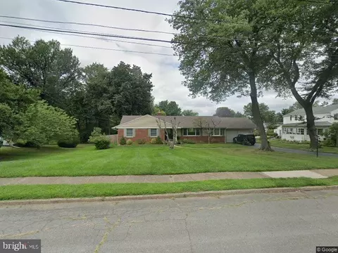 24 Westwood Dr, Ewing, NJ 08628