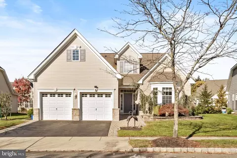 3 Lucaya Cir, Hamilton, NJ 08691