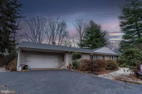 712 River Rd, Ewing, NJ 08628