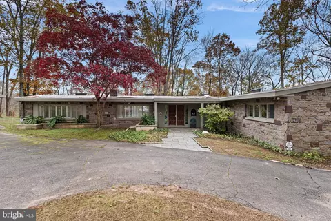 202 Jacobs Creek Rd, Titusville, NJ 08560