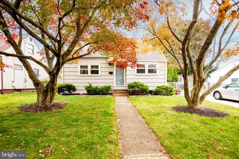 25 Coleridge Ave, Hamilton, NJ 08620