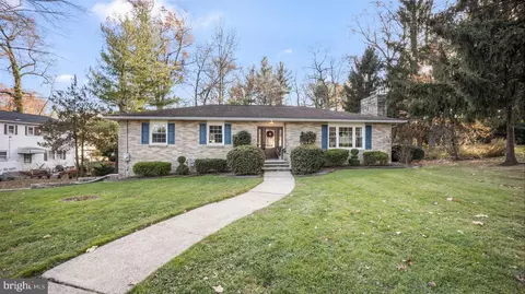 13 Rosalind Dr, Lawrence Township, NJ 08648