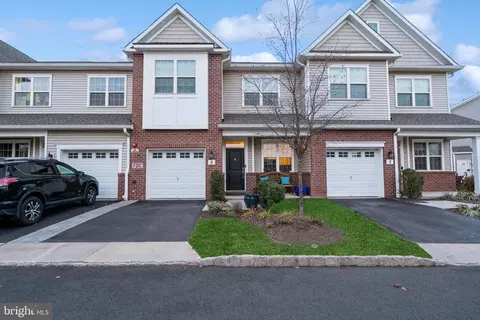 5 Cannon Dr, Pennington, NJ 08534