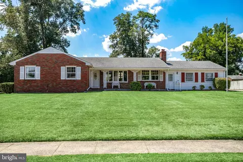 26 Wedge Dr, Hamilton, NJ 08610