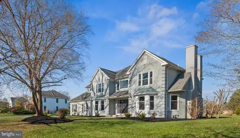 11 Stuart Ln E, West Windsor, NJ 08550