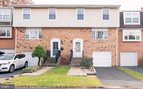 38 Catbird Ct, Lawrence, NJ 08648