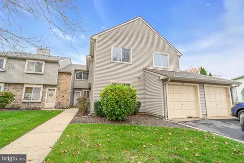 49 Chatham Ct, East Windsor, NJ 08520