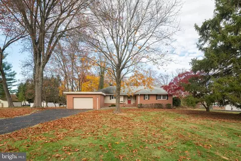 82 Mountainview Rd, Ewing, NJ 08628