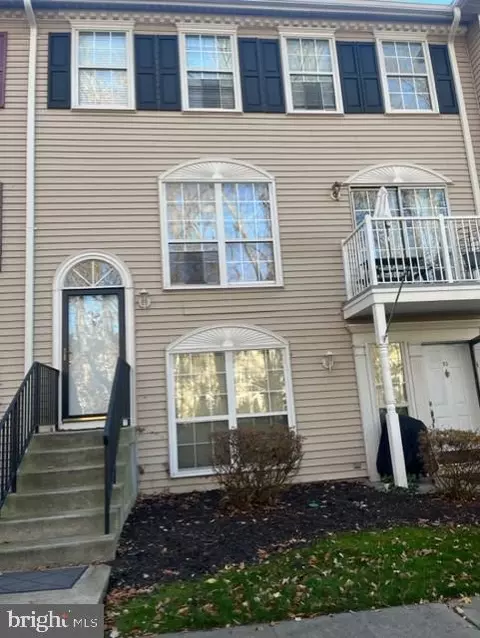 95 Chambord Ct, Hamilton, NJ 08619