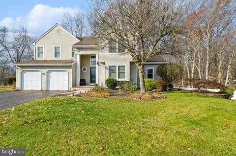 4 Kenneth Ct, Hamilton, NJ 08620