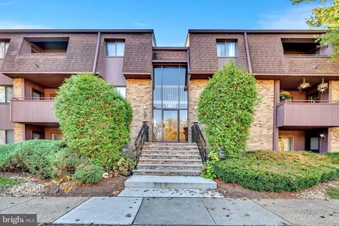 1011 Woodmill Dr, Cranbury, NJ 08512