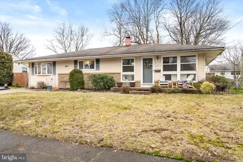 41 Fleetwood Dr, Hamilton, NJ 08690